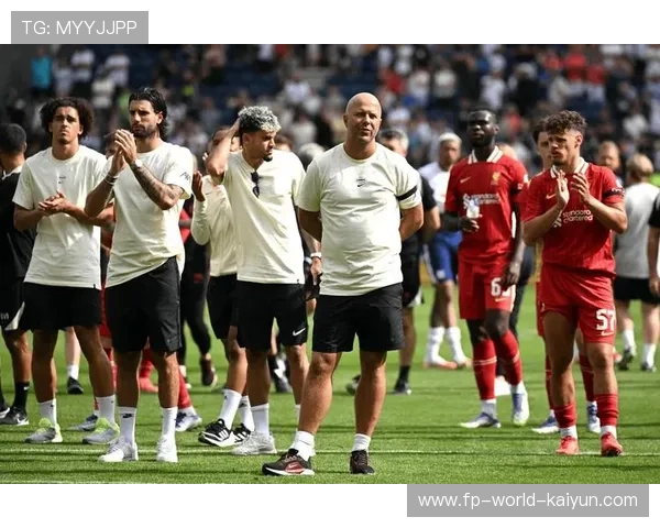 利物浦的防守隐患显现，球迷期待教练组调整，利物浦防守体系